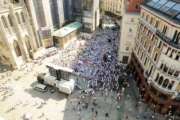 Schlusspunkt des kurzen Protestzugs war der Stephansplatz. Ursprünglich war für die Abschlusskundgebung der Franziskanerplatz ins Auge gefasst worden.