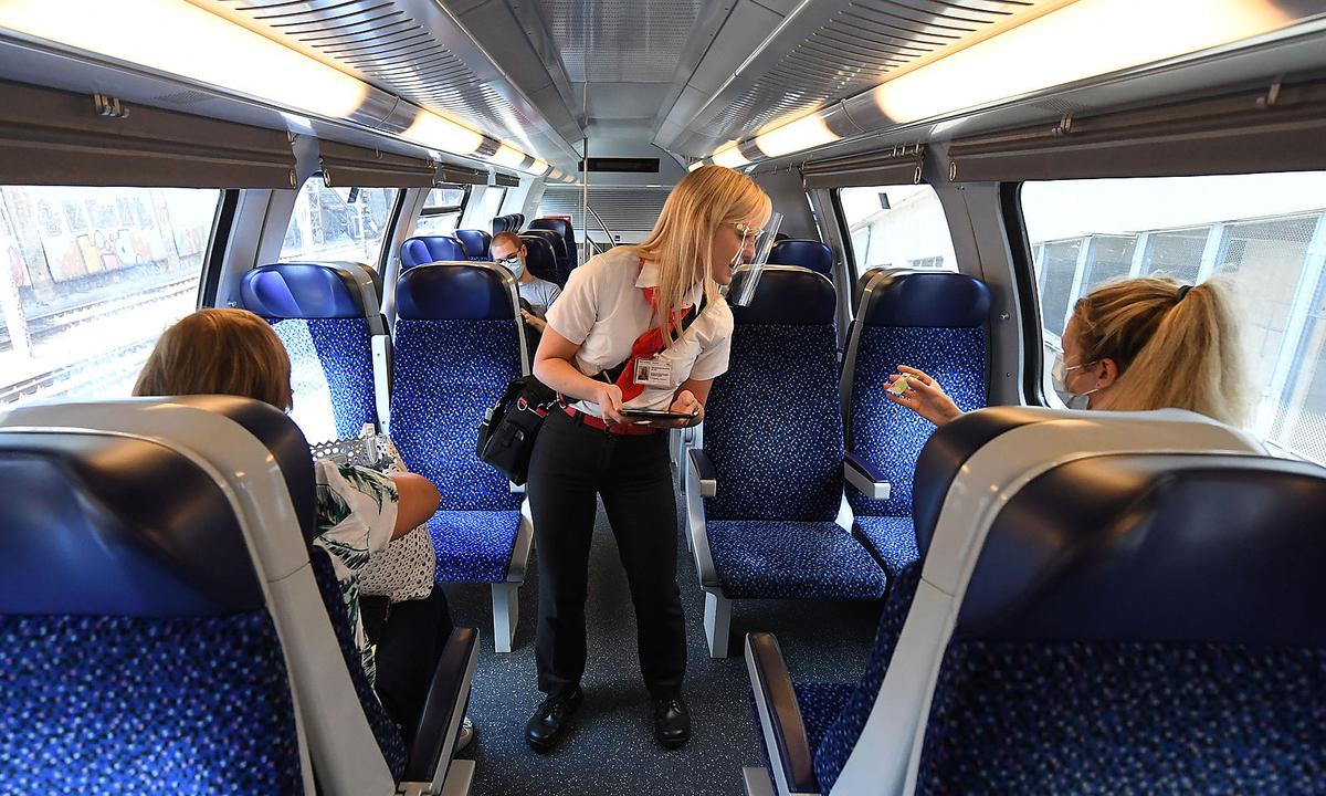 In öffentlichen Verkehrsmitteln muss weiterhin FFP2-Maske getragen werden.