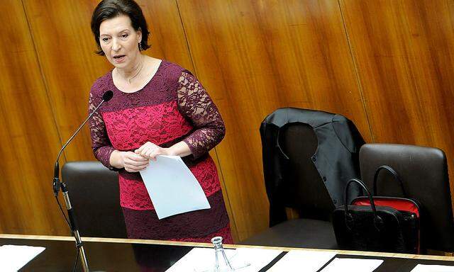 Bildungsministerin Gabriele Heinisch-Hosek (SPÖ) zwingt die Länder zum Sparen.