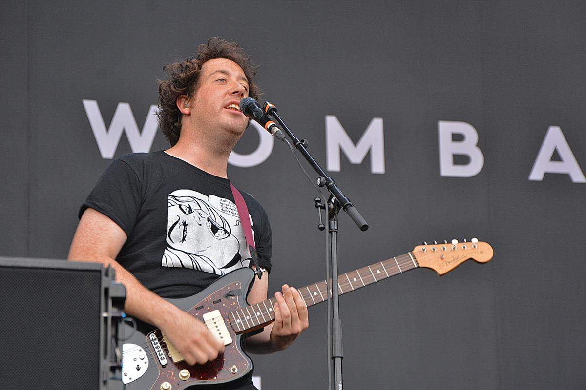 Zurück zum musikalischen Angebot: The Wombats haben auch Jahre nach ihrem Alternative-Hit "Let's Dance To Joy Division" noch eine beachtliche Fangemeinde. Gut aussehende junge Menschen mit Jutebeuteln wippten auch in St. Pölten zum zappeligen bis hymnenhaften Indie-Rock. Fühlte sich wie 2007 an.