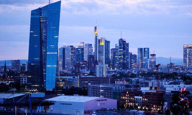 EZB-Tower in Frankfurt: Der Draghi-Kurs war zuletzt heftig umstritten. 
