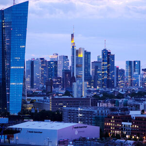 EZB-Tower in Frankfurt: Der Draghi-Kurs war zuletzt heftig umstritten. 