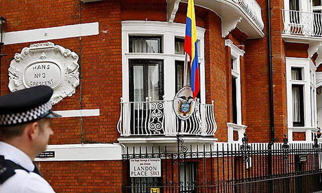 Laufband und Pizza: So lebt Assange in der Botschaft