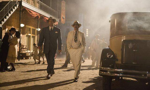 Gangster in Tampa, Florida, in der Zeit der Prohibition: Ben Affleck (links) als kühler Kriegsveteran, der für die Mafia Rum schmuggelt, in „Live by Night“. Regie hat er selbst geführt.