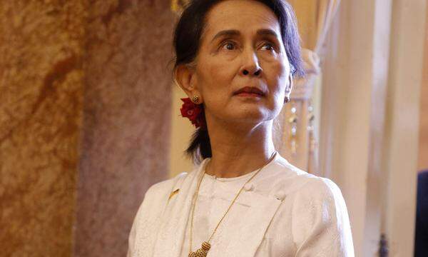 Die burmesische Politikone Aung San Suu Kyi (hier auf einem Archivfoto aus dem Jahr 2018) verschwand mit dem Putsch im Februar 2021 in Militärgewahrsam. (Photo by KHAM / POOL / AFP)