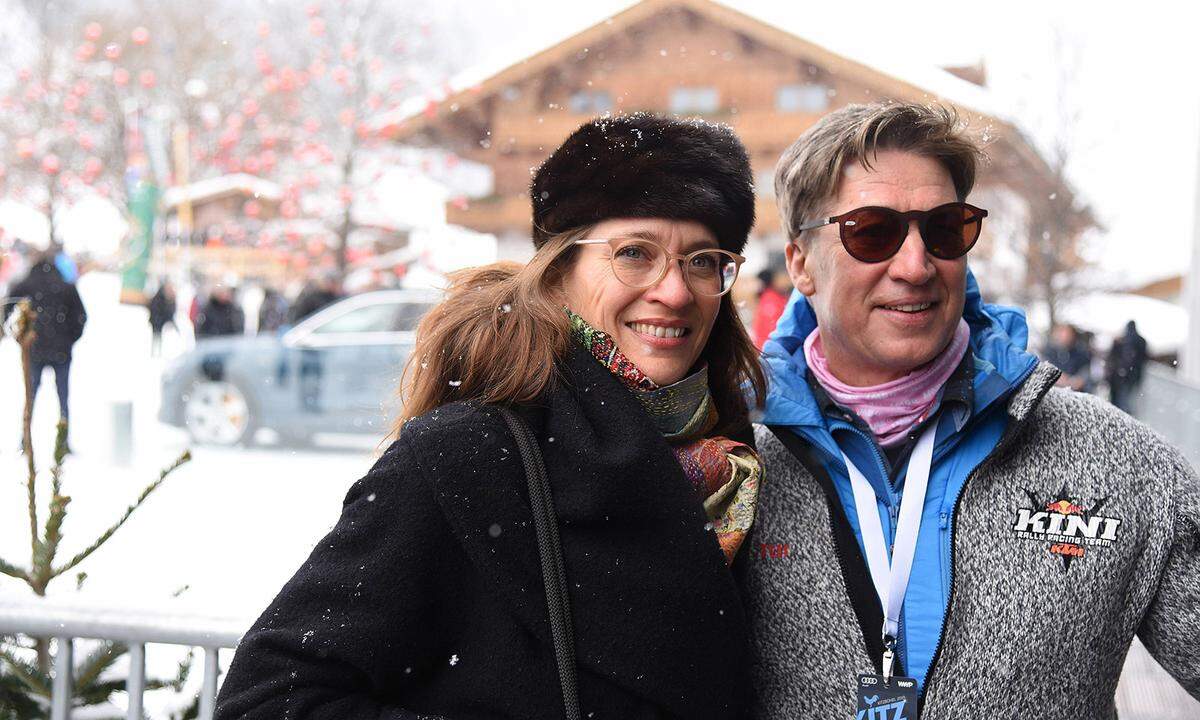 Schauspieler Tobias Moretti fieberte mit Ehefrau Julia bei der Abfahrt mit.