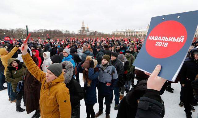 Mit Versammlungen in 20 russischen Städten will der Oppositionspolitiker Alexej Nawalny am Sonntag seine Zulassung als Präsidentschaftskandidat für die Wahl im kommenden Jahr durchsetzen. 