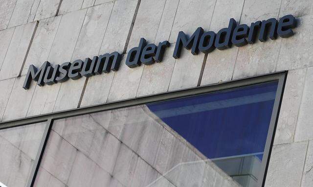 Museum der Moderne Salzburg mit Wasserturm PUBLICATIONxINxGERxSUIxAUTxHUNxONLY 1057302895