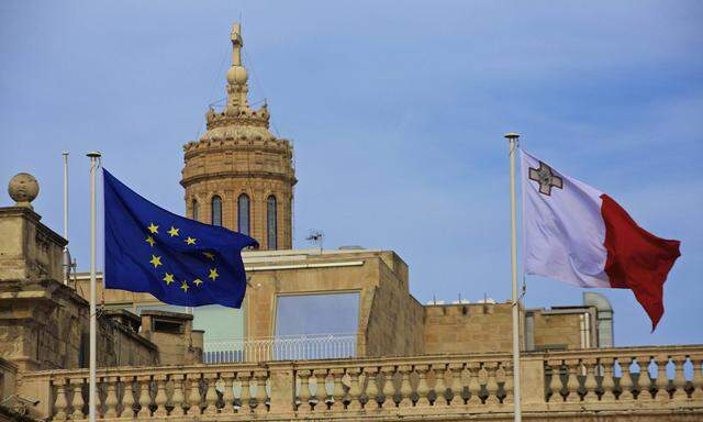 Malta vor dem EU Gipfel 170202 VALLETTA Feb 2 2017 EU flag and Malta flag are seen a day