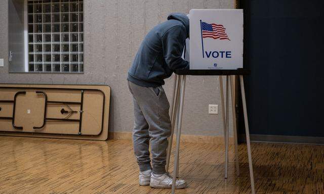 Die US-Bürger haben gewählt - doch der Wahlkrimi könnte sich noch über Wochen hinziehen.