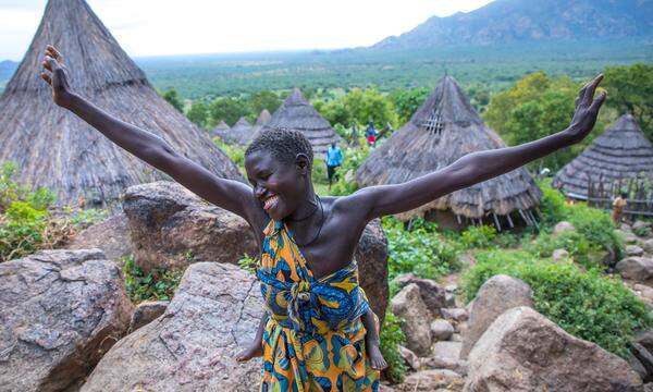 Sie braucht nicht viel zum Glücklichsein: Eine Angehörige des Lotuko-Stammes im Südsudan.