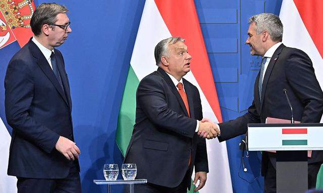 Dreier-Gipfel in Budapest: Vučić, Orbán und Nehammer (von links).