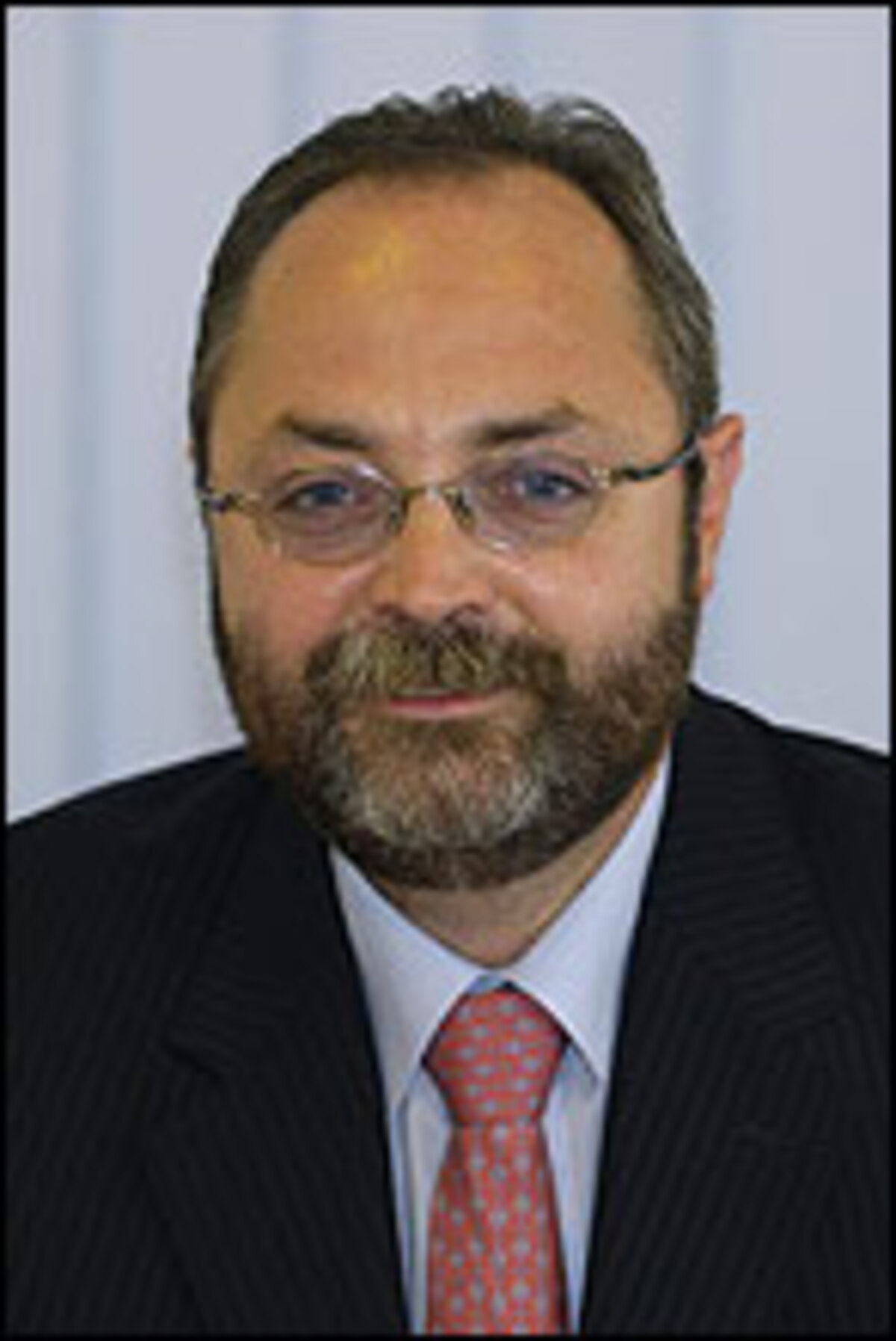 Der Vorstand der C-QUADRAT Investment AG, freut sich über hochkarätige Managementverstärkung in der C-QUADRAT KAG. Dr. Heinrich Wohlfart wird ab 15.12.2006 als Vorstand in der C-QUADRAT KAG für das Aufgabengebiet Vertrieb und Marketing Deutschland verantwortlich zeichnen. Er war bisher alleiniger Geschäftsleiter einer Schweizer Privatbank. In dieser Funktion war Herr Wohlfart die letzten 5 Jahre als Head of Relationship Management Deutschland für die Bereiche B2B und B2C verantwortlich.