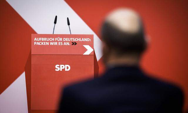 Olaf Scholz aufgenommen beim Sonderparteitag der SPD zur Abstimmung ueber den Koalitionsvertrag in Berlin, 04.12.2021. 