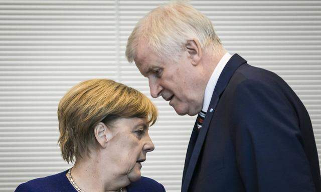 Bilder des Tages Bundeskanzlerin Angela Merkel L CDU und Horst Seehofer Ministerpraesident von