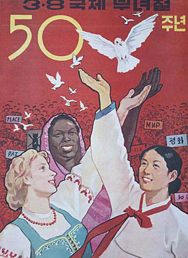 Das Interesse der westlichen Medien an dieser Schau dürfte auch auf die Aufbereitung des gezeigten Materials gerichtet sein. Denn von gesellschaftlicher wie künstlerischer Freiheit kann in Nordkorea keine Rede sein: "In der Demokratischen Volksrepublik Korea hat Kunst eine soziale Funktion und steht im engen Zusammenhang mit dem revolutionären Prozess", heißt es in den Unterlagen zu Ausstellung. Im Bild: "Der 50. Jahrestag des internationalen Frauentags am 8. März", 1960 Pak Jin Su (c) Korean Art Gallery , Pjöngjang 