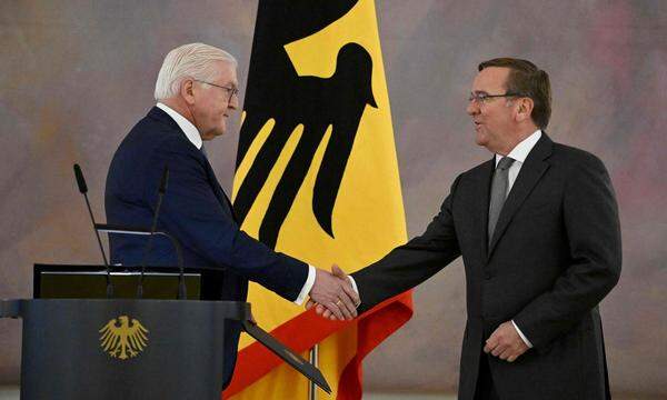 Bundespräsident Frank-Walter Steinmeier überreichte am Donnerstag die Ernennungsurkunde.