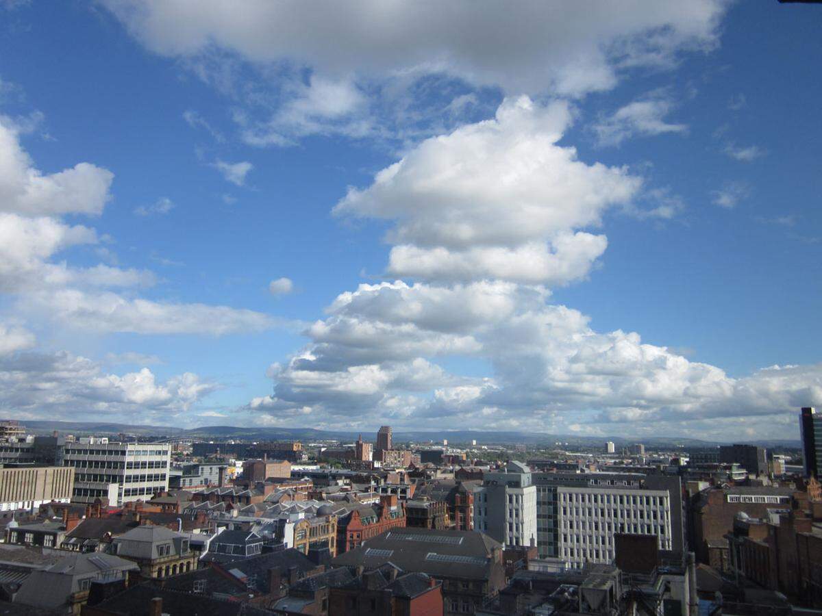 Die freundliche Industriestadt Manchester, 503.000 Einwohner, liegt zwischen London (Queen) und Liverpool (Beatles), wieso soll man an einen solchen Ort?