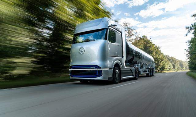 Als Versuchsträger bald unterwegs: Daimlers GenH2 will Energie aus Wasserstoff in den Schwertransport-Alltag bringen.