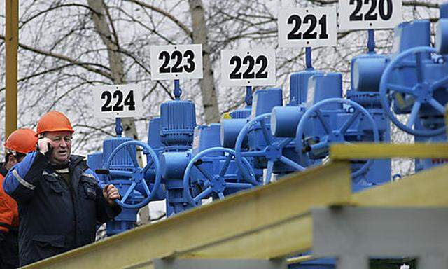 FILE - In this Jan. 11, 2007 file photo, Belarusian workers are seen at a pump station on the  Druzh