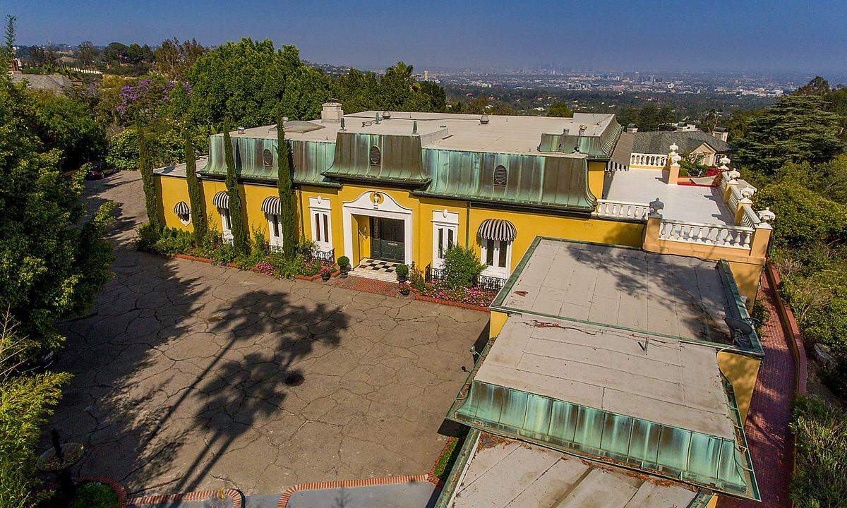 Die Villa von Zsa Zsa Garbor, die zuvor auch Elvis Presley gehörte, steht aktuell ebenfalls zum Verkauf. > > Mehr Bilder.