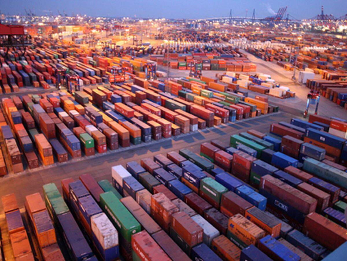 Auch Deutschland ist mit dem Hafen Hamburg vertreten, an dem 9,914 Millionen Container auf und von Schiffen geladen wurden.