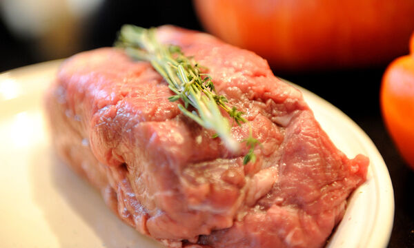 Männer essen viel zuviel Fleisch.