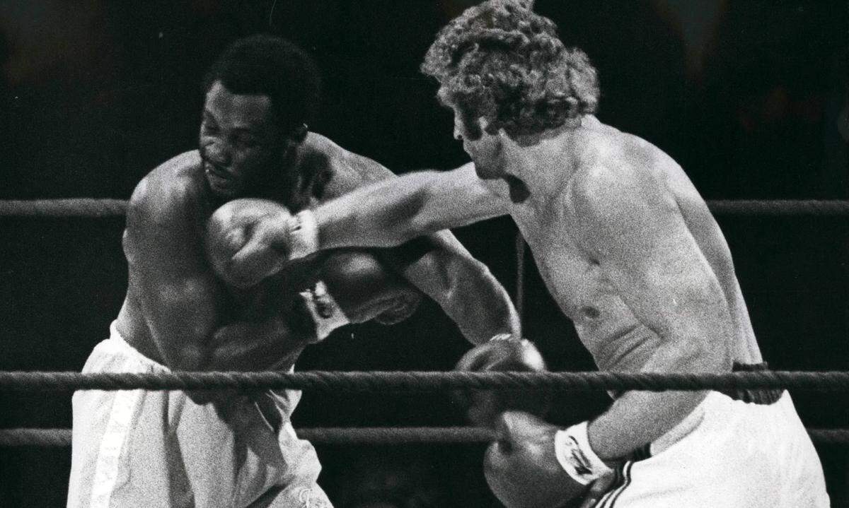 Er kassierte nicht nur von Ali schwere Hiebe, auch Joe Bugner schlug 1973 oft zu, Frazier gewann nur nach Punkten