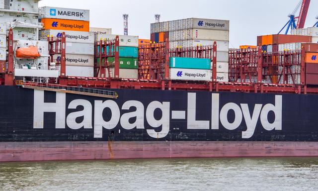 In rauen Zeiten für die Schifffahrtsindustrie setzt Deutschlands größte Containerreederei Hapag-Lloyd auf einen Ausbau ihres Terminal-Geschäfts.