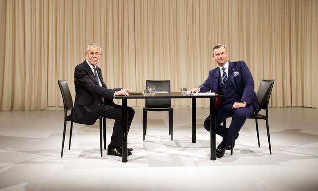 Alexander van der Bellen und Norbert Hofer 2016 bei einem TV-Duell vor der Wahl.