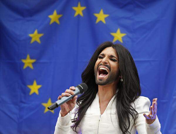 Im Oktober 2014 sang Conchita Wurst auf Einladung der Grünen-Fraktion im Europäischen Parlament in Brüssel. Wurst warb in Brüssel für mehr Toleranz in Europa.