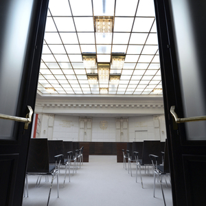 VERFASSUNGSGERICHTSHOF (VFGH) †BERSIEDELT AN DIE FREYUNG / VERHANDLUNGSSAAL