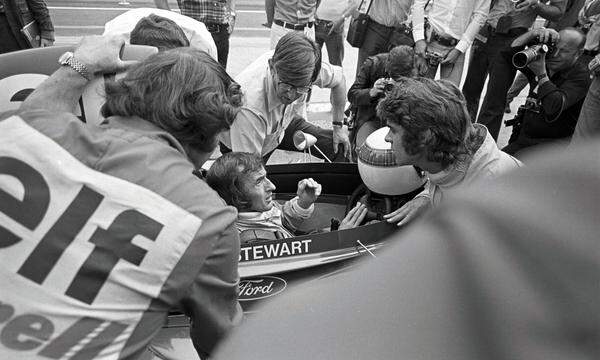 Jackie Stewart auf Tyrrell war Weltmeister 1973 und trat noch vor Saisonende vom aktiven Sport zurück. Stewart, Fittipaldi und Jackie Ickx sind heute die meist beachteten Botschafter aus der klassischen Ära des Grand-Prix-Sports.