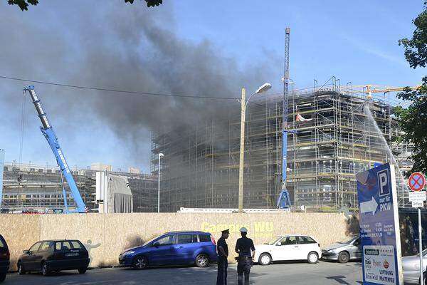 Weitere Bilder vom Brand auf der WU-Baustelle.