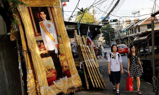 Kronprinz Maha Vajiralongkorn wird bald König von Thailand. Die Händler von Bangkok sind bereit.