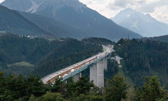 Die Gemeinden fordern nachhaltige Lösungen für die transitgeplagte Bevölkerung an der Brennerautobahn (A13) 
