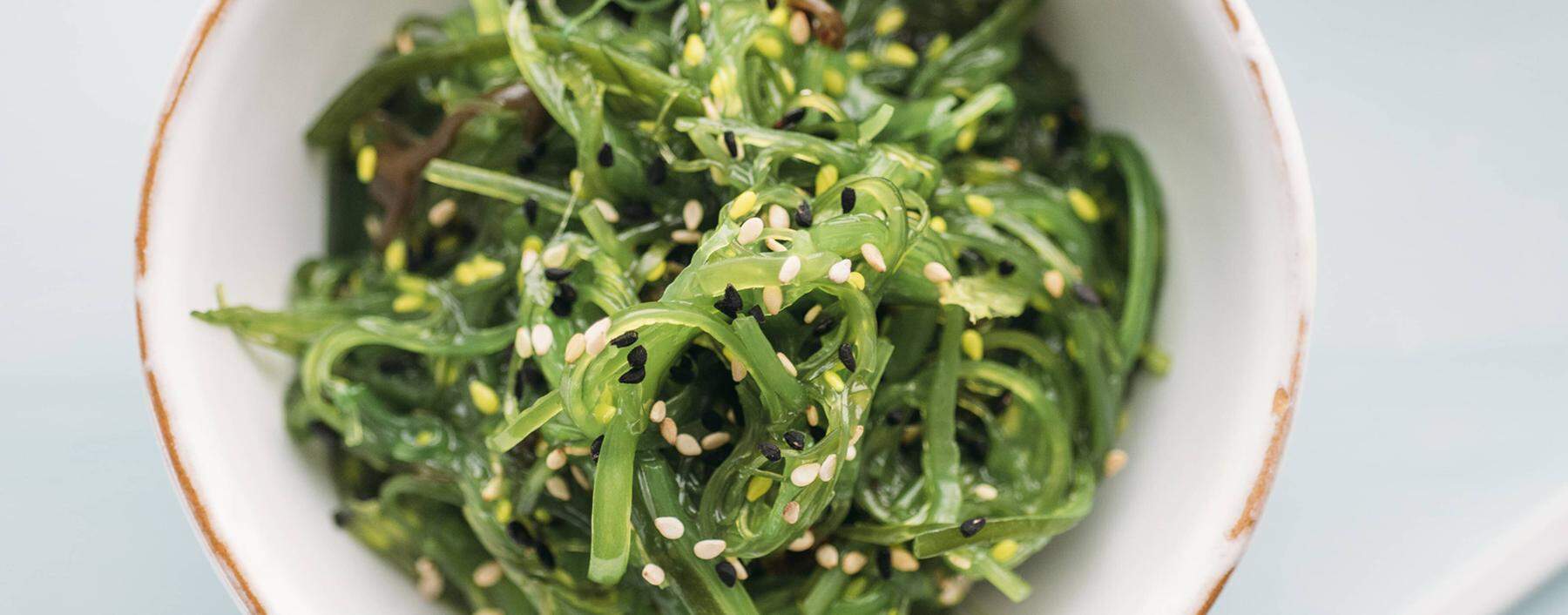 Wakame seaweed salad with sesame and green tea PUBLICATIONxINxGERxSUIxAUTxHUNxONLY IPF00373