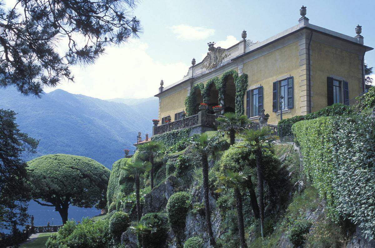 Nicht allzu weit weg von Österreich liegt dieser Drehort: Die Villa del Balbianello am Comer See in Italien. Mit Effekten wurde natürlich viel verändert, damit es nach dem Landsitz auf Naboo aussieht, wo sich Padmé und Anakin in "Episode II: Angriff der Klonkrieger" näher kommen. Nichtsdestrotrotz ist der Comer See einen Abstecher wert. Episode II wurde auch wieder in Tunesien und Spanien gedreht.