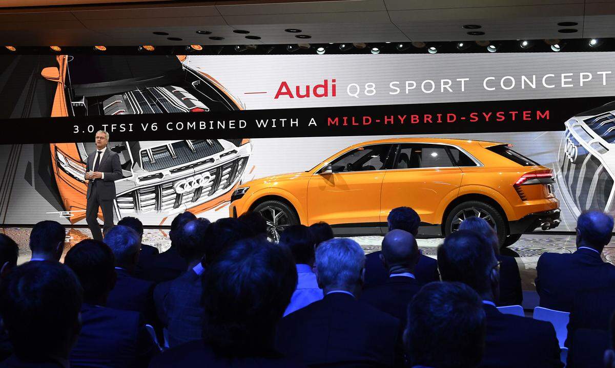 Der Audi Q8 Sport Concept ist ein Mild-Hybrid geworden. Ein drei Liter großer Turbobenziner leistet 450 PS, für zusätzlichen Dampf sorgt ein E-Motor ein.