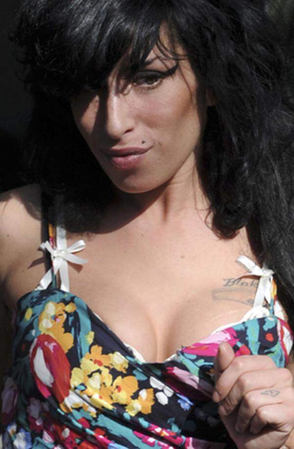 Mittlerweile ist ein Jahr vergangen. Amy Winehouse hat sich monatelang auf der Karibikinsel St. Lucia erholt. Die Trennung von Blake Fielder-Civil hat sich allem Anschein nach nicht vermeiden lassen, am 16. Juli 2009 wurde das Paar im Schnellverfahren geschieden. Weder Winehouse noch Fielder-Civil waren bei dem Urteil anwesend. Mittlerweile sollen sie aber wieder zueinander gefunden haben.