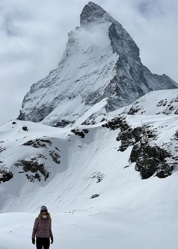 Pow Pow. Schneesicher ist das Skigebiet von Zermatt. Und der Blick aufs Matterhorn sorgt für den Wow-Effekt.