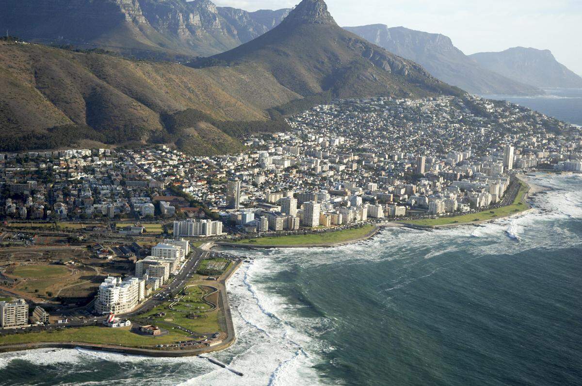 2014 trägt Kapstadt  den Titel Welt-Design-Hauptstadt. Kunst im öffentlichen Raum und nachhaltige Projekte gehen damit einher. Das Ziel dabei ist es, eine Brücke zwischen Kapstadts ungleicher Bevölkerung zu schlagen.