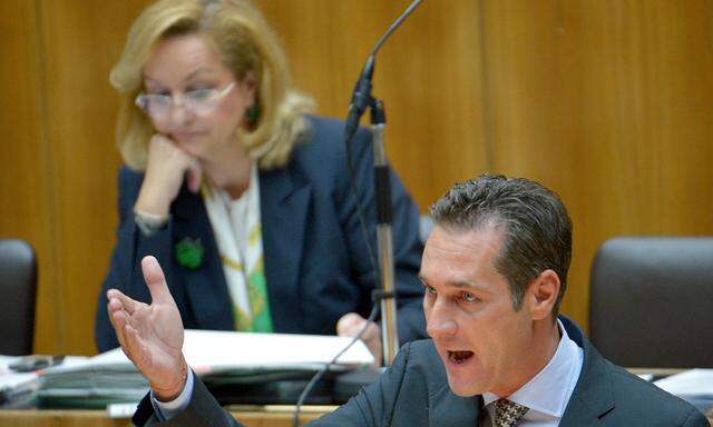 Budget Opposition kritisiert Schuldenriesen