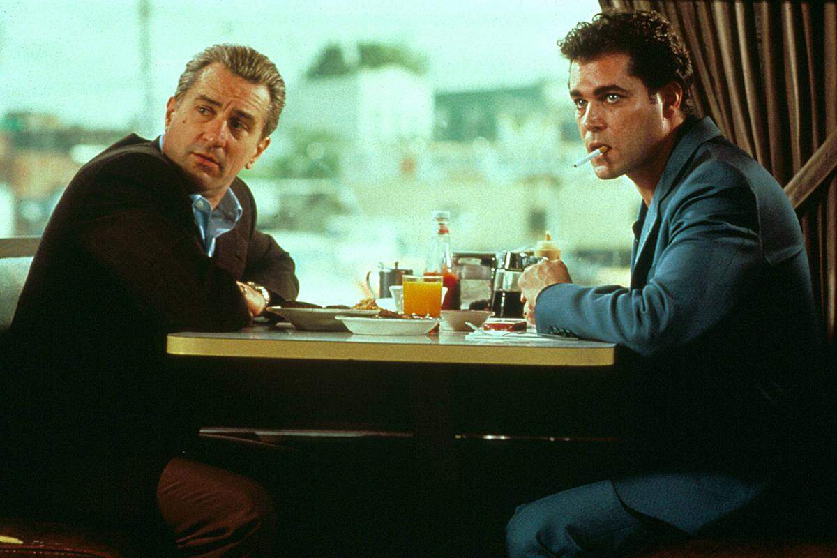 In Mafia-Filmen raucht der Boss üblicherweise Zigarren, während die restlichen Gangster zu Zigaretten greifen. So auch in "Goodfellas" (1990): Robert De Niro gibt den kompromisslosen Raucher, ebenso wie Ray Liotta.