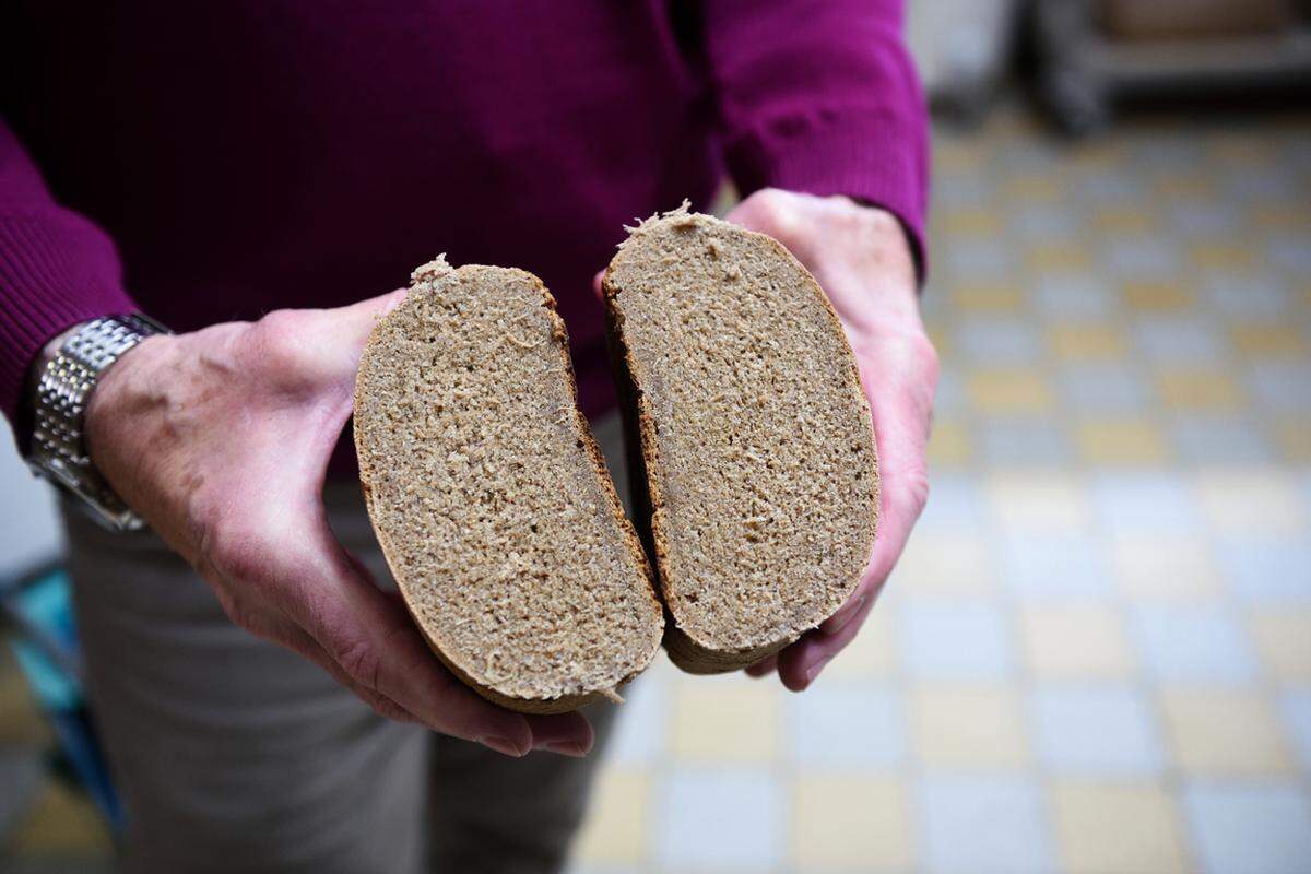 Das Brot der Stiftsbäckerei St. Peter ist ein ganz natürliches Sauerteigbrot, der Roggen von einem österreichischen Biobauern - und nichts drin, was nicht drin sein soll. >>> Zum Artikel: Der neue (alte) Wert des Brots