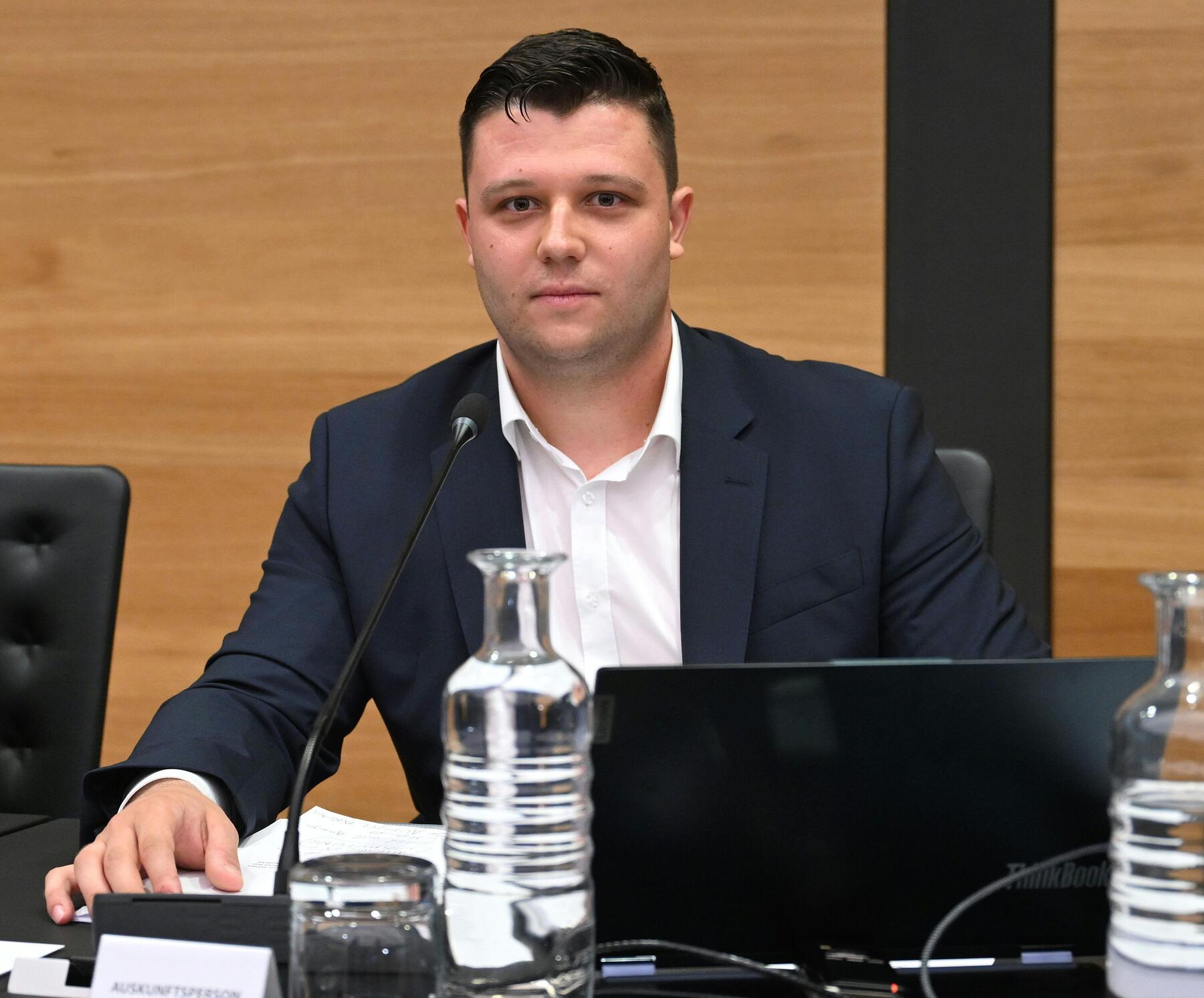 Der Wandel des Alexis Pascuttini, Teil 1:
Wie aus einem FPÖ-Talent ein Parteifeind wurde