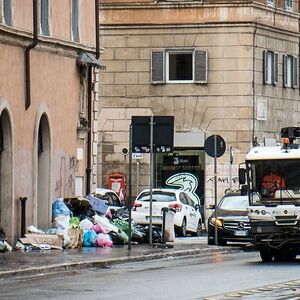 Italien Streik der Muellabfuhr in Rom November 5 2018 Rome Italy Italy View of Via delle Bott