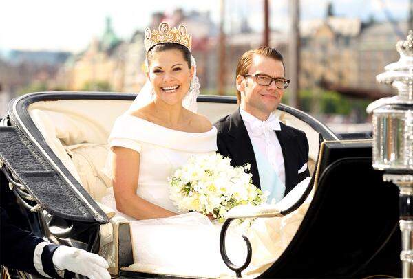 Schwedens Kronprinzessin Victoria und ihr Ehemann Daniel hatten im Sommer 2010 einen großzügigen Sponsor für ihre Flitterwochen: Ein schwedischer Milliardär stellte ihnen seinen Privatjet zur Verfügung. Nach Medienberichten reiste das Paar nach Französisch-Polynesien, Brasilien und in die USA.