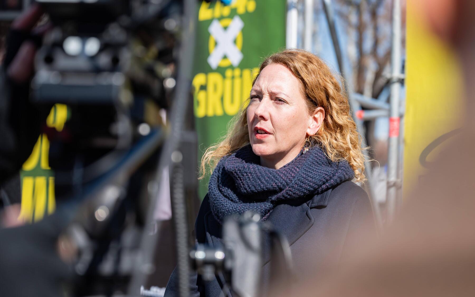 Austria's Greens Use Quiz Show to Challenge Six Billion Euro Lobau Tunnel Plan
