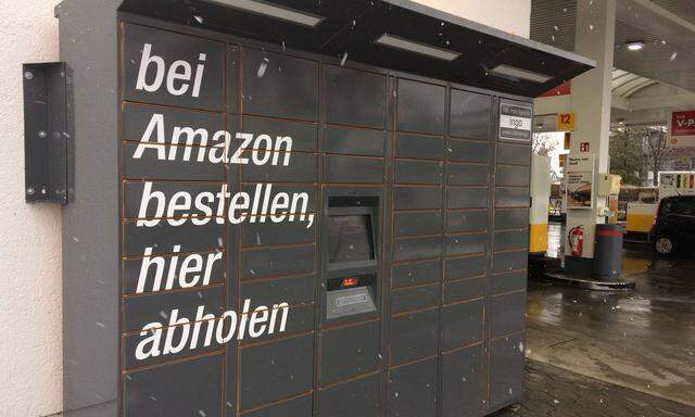 Amazon Locker sind Selbstbedienungskioske an denen Amazon Kunden Lieferungen abholen koennen wann es